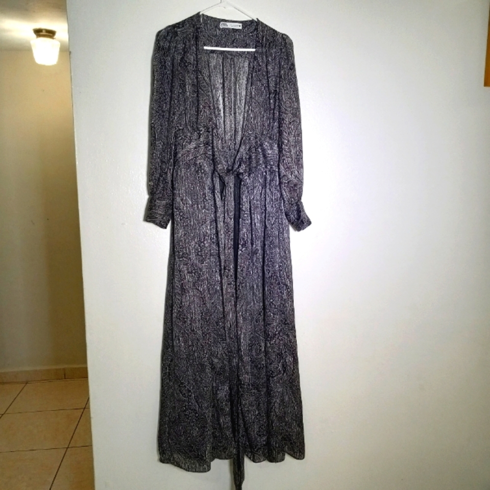 ZARA Kimono or Tunic Women's size S, Long Sleeve Black color and White design.